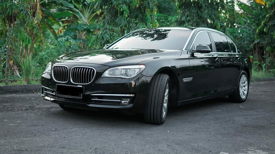 BMW Seri 7 (F02 730Li)